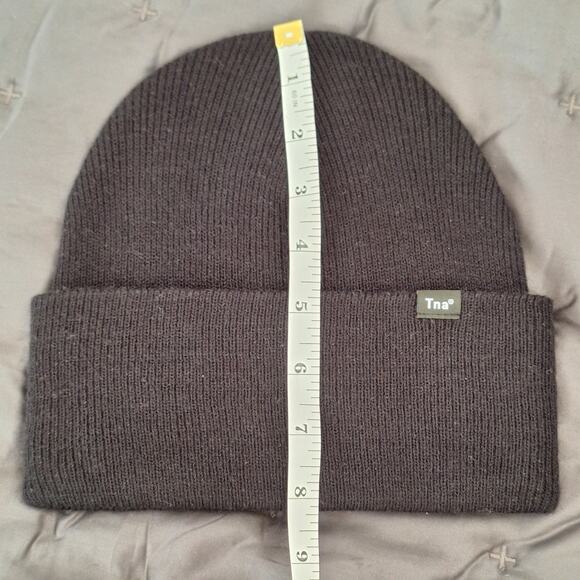 NWOT TNA Aritzia Beanie Women's OSFM Basic Black Ribbed Outdoor Cozycore - Picture 6 of 8